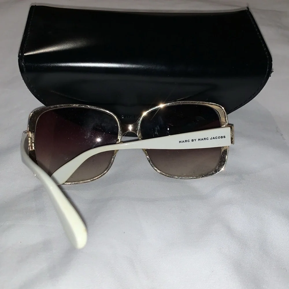 Gently Loved Marc by Marc Jacobs MMJ082/S Ladies Sunglasses White & Gold
